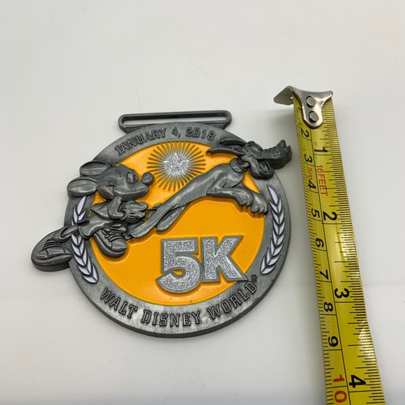 Disney Walt Disney World Mickey & Pluto 5K January 2018 Pewter Medal - Picture 9 of 9